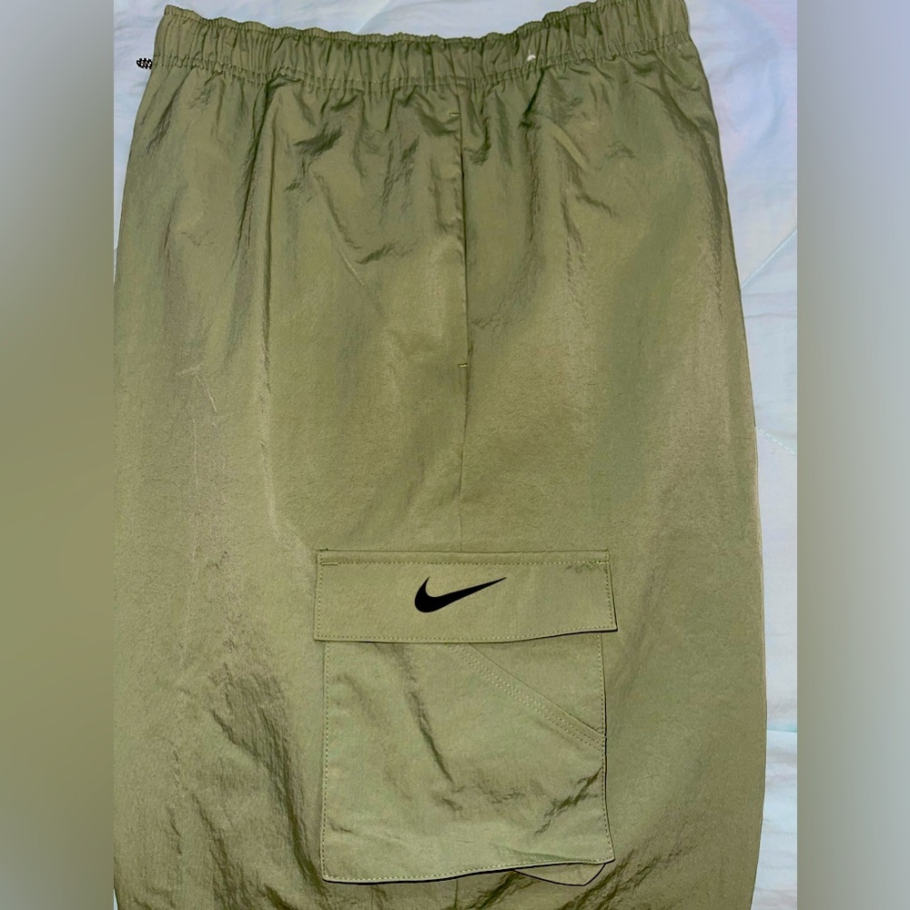 NIKE Sports High Rise Cargo Pants!!!